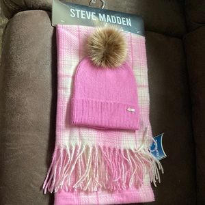 Steve Madden scarf set